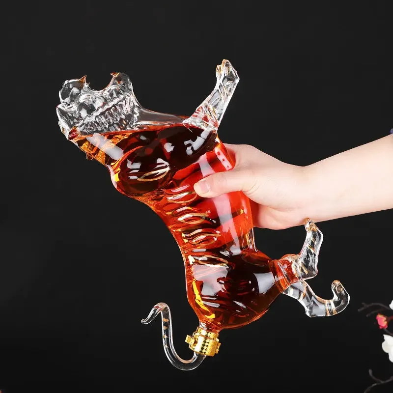 Handsome tiger shaped animal l - Wine Beer And Spirits recension och pris